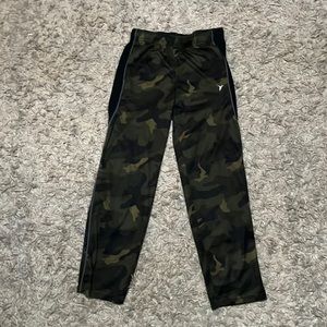 Used Old Navy Athletic Camouflage Pants in XL(14-16)